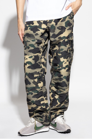 A BATHING APE® Pantalones con estampado de camuflaje