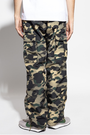 A BATHING APE® Pantalones con estampado de camuflaje