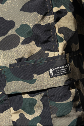 A BATHING APE® Pantalones con estampado de camuflaje
