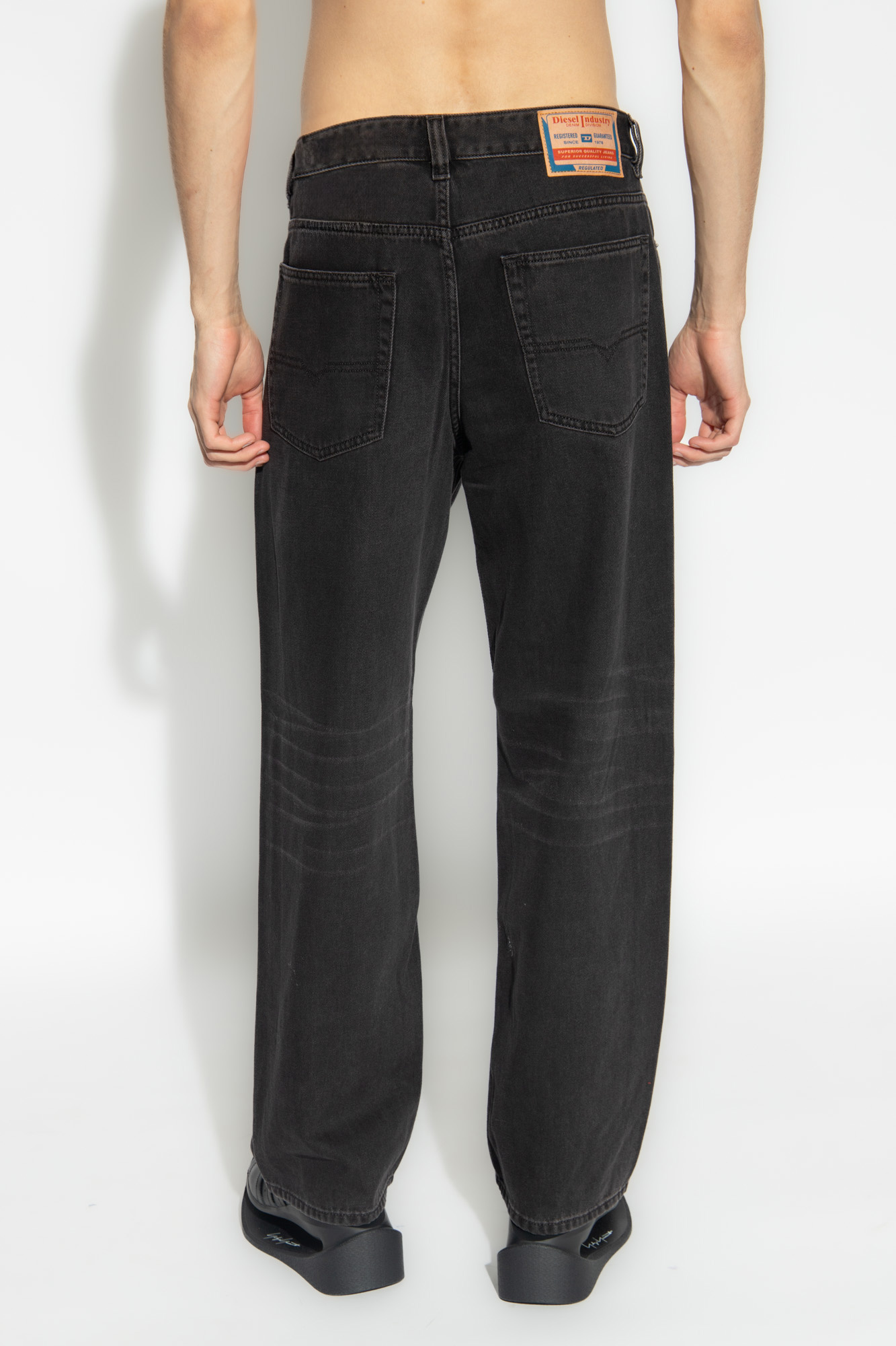 Diesel ‘2001 D-MACRO L.30’ jeans