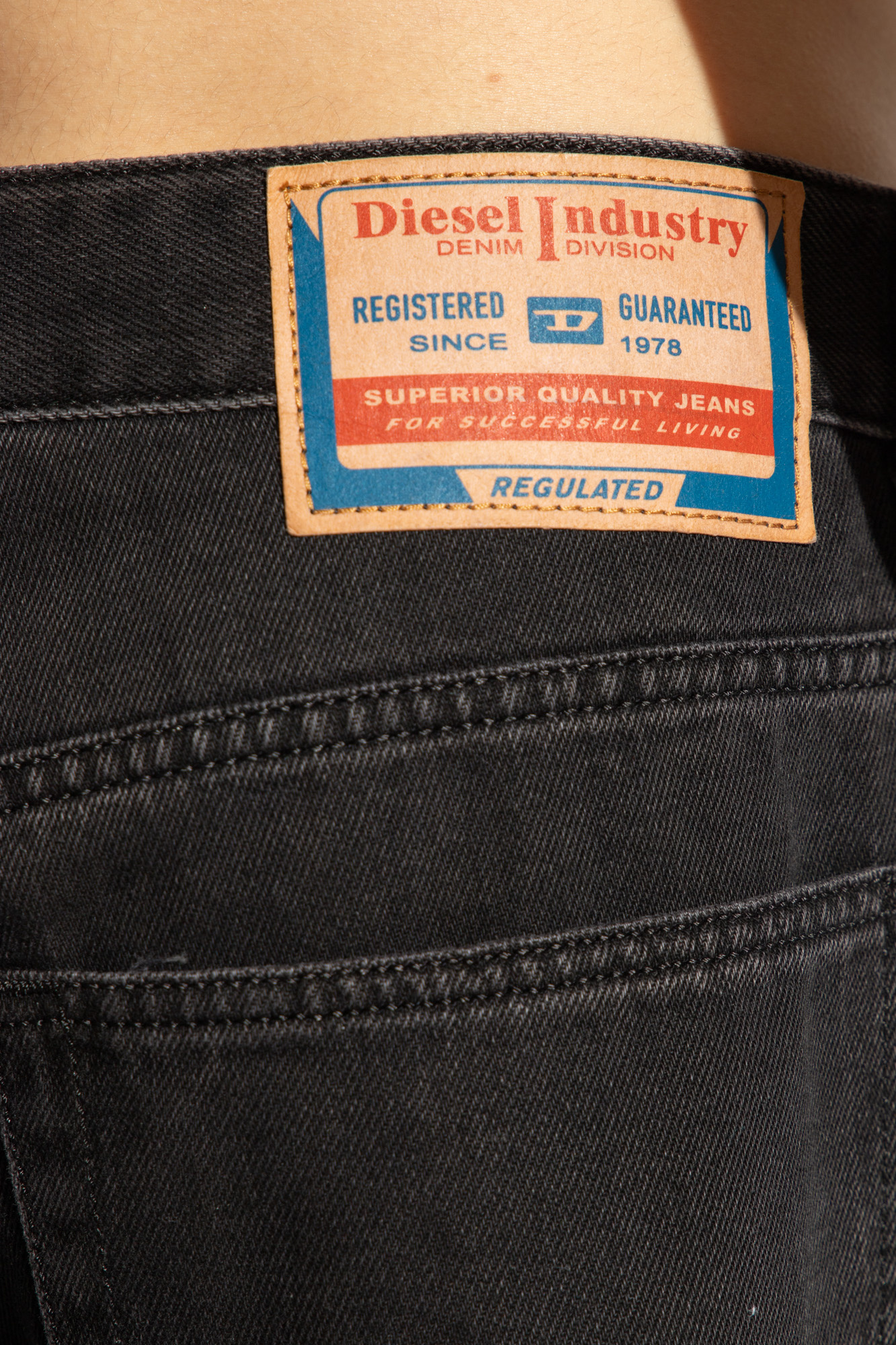 Diesel ‘2001 D-MACRO L.30’ jeans