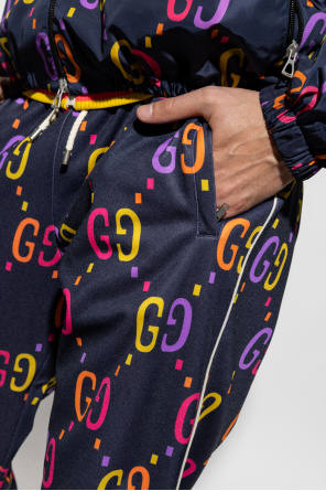 Gucci Head-to-toe foulard prints in Gucci s resort 19 collection