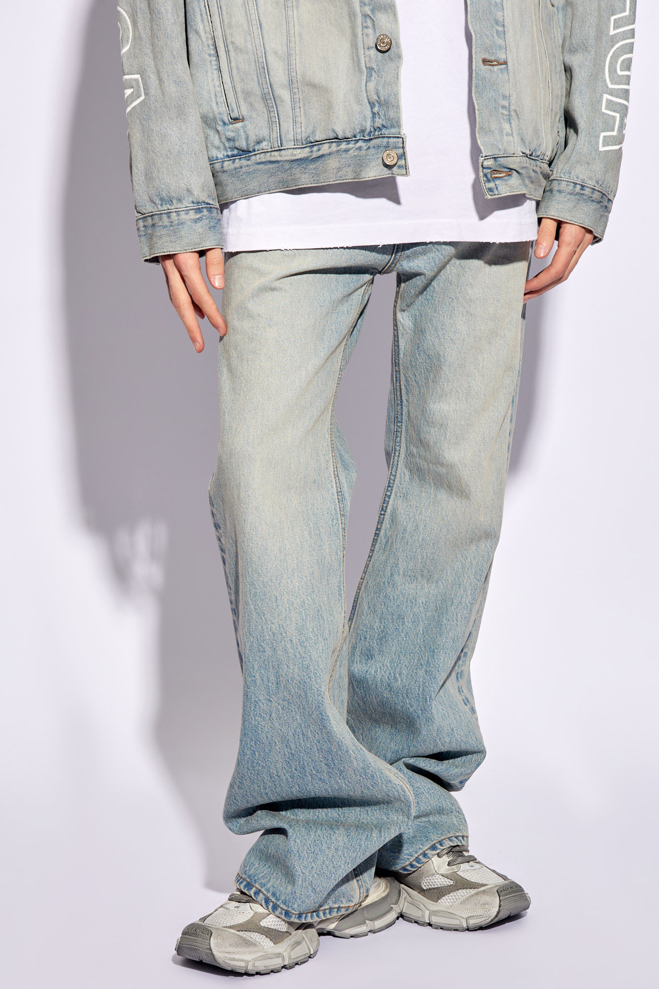 Balenciaga Jeans mit weitem Bein und Blumenmuster 616 J