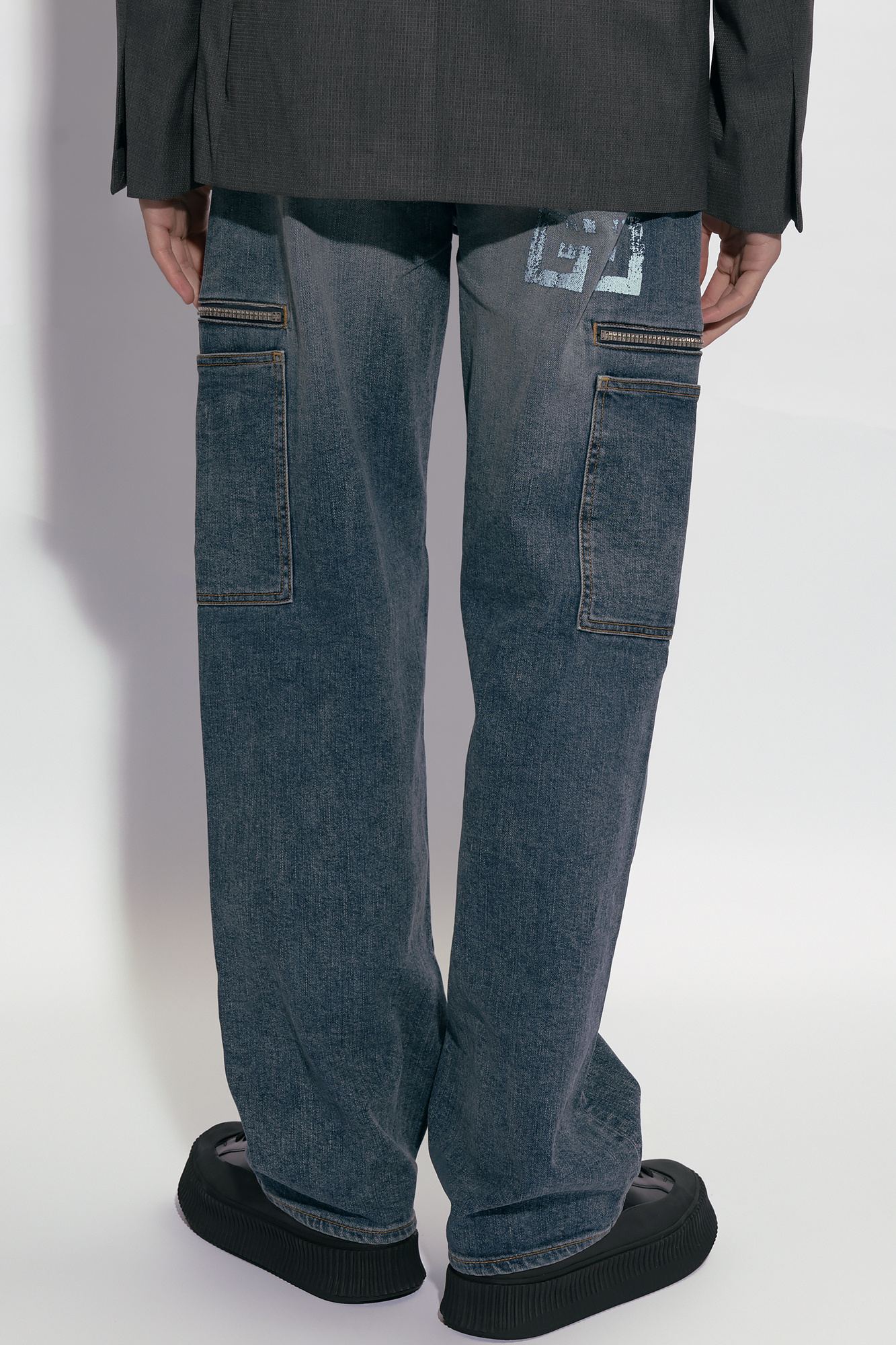 givenchy levres Jeans with multiple pockets