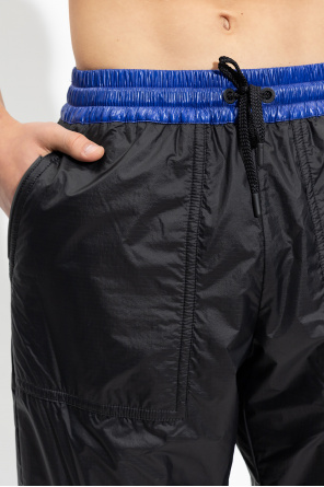 Moncler Grenoble Shorts azules deportivos ajustados con logo de ASOS 4505