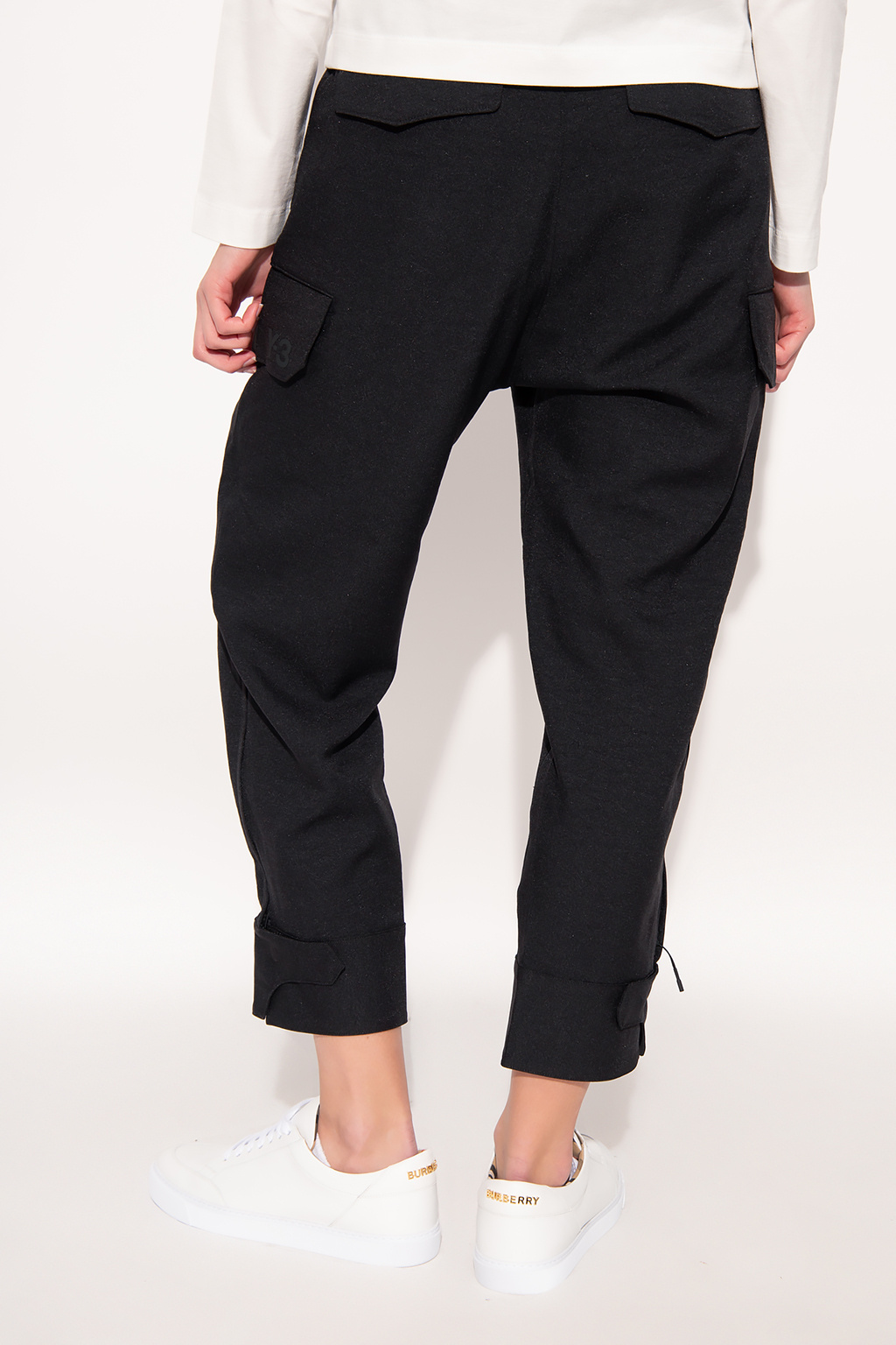 Let the waves hit your feet and the sand be your seat in the ® Classic Surf Shorts Cargo trousers