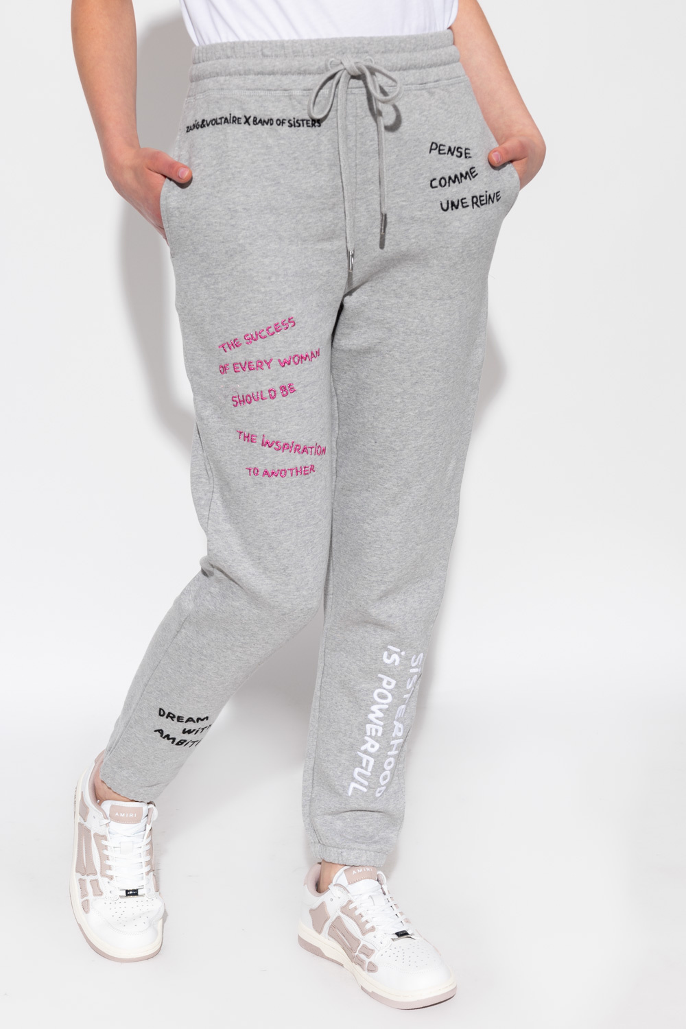 Jeans droit et délavé entre 2 tailles 38 40 Embroidered sweatpants