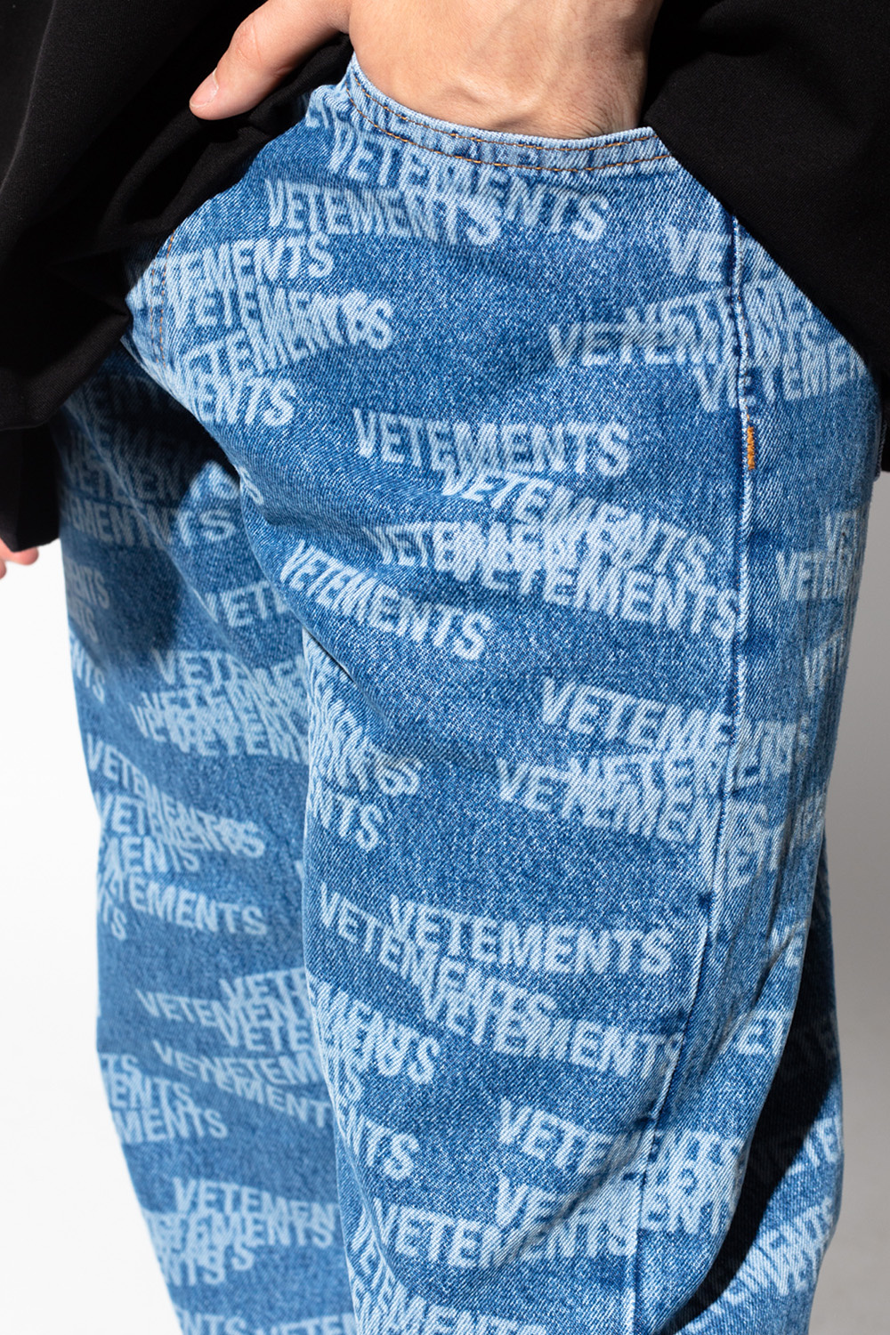 VETEMENTS Jeans with logo