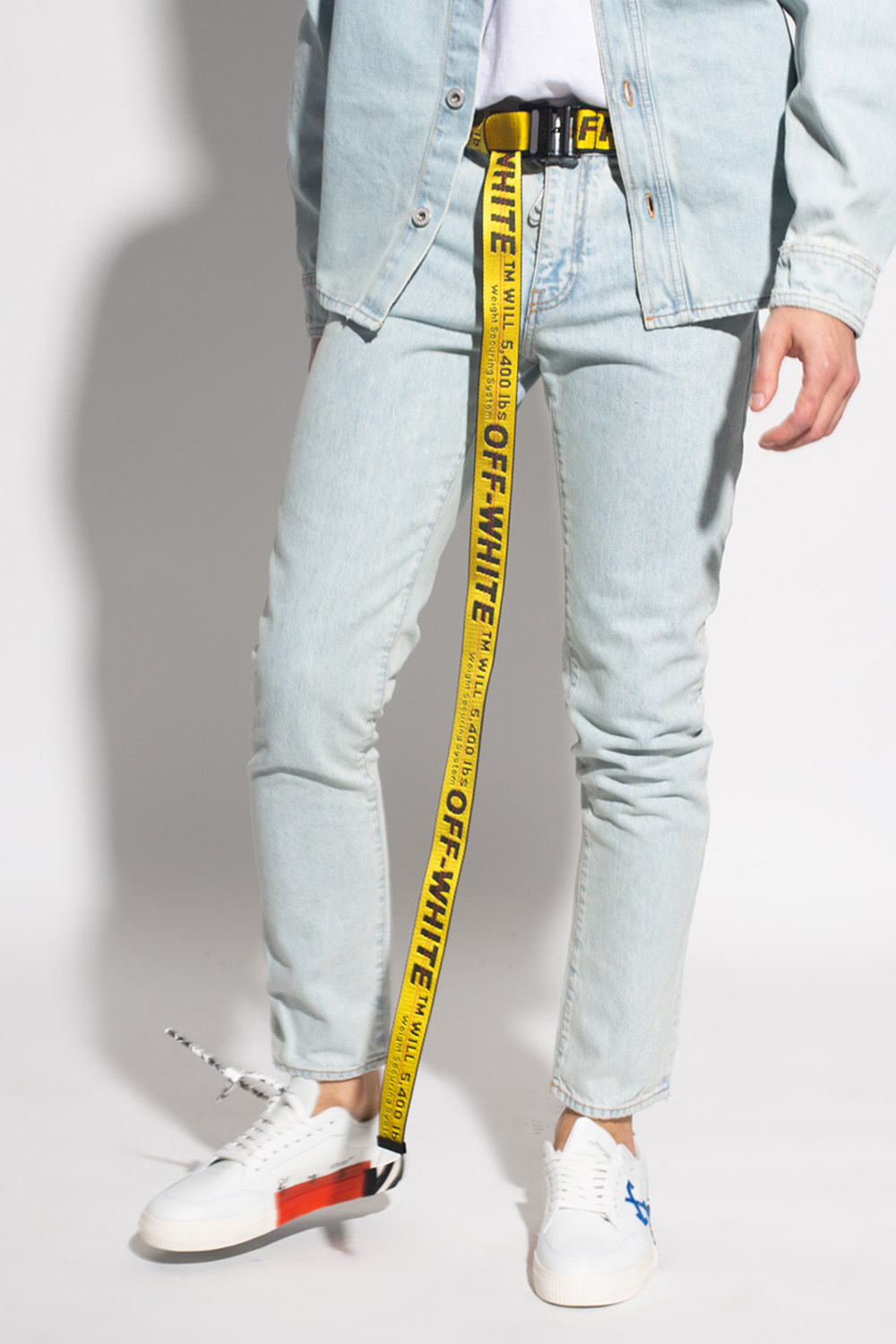 Off-White Distressed jeans