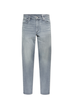 Jeans mit schmal zulaufenden Beinen