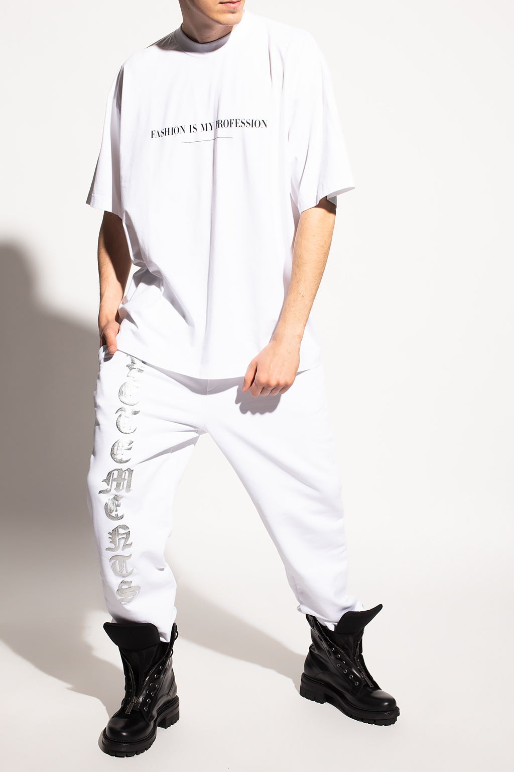 VETEMENTS Sweatpants with logo