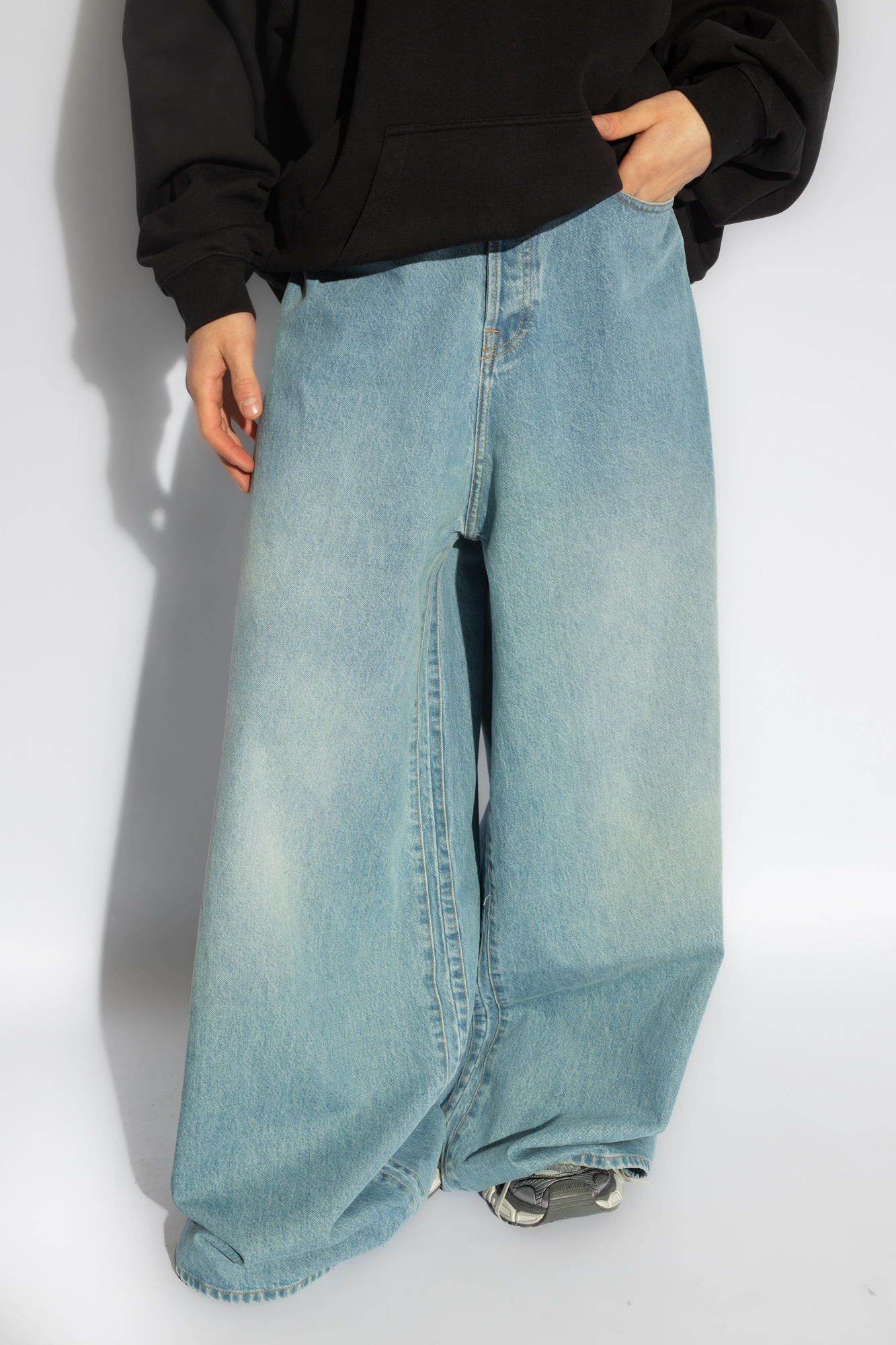 VETEMENTS Jeans with wide legs
