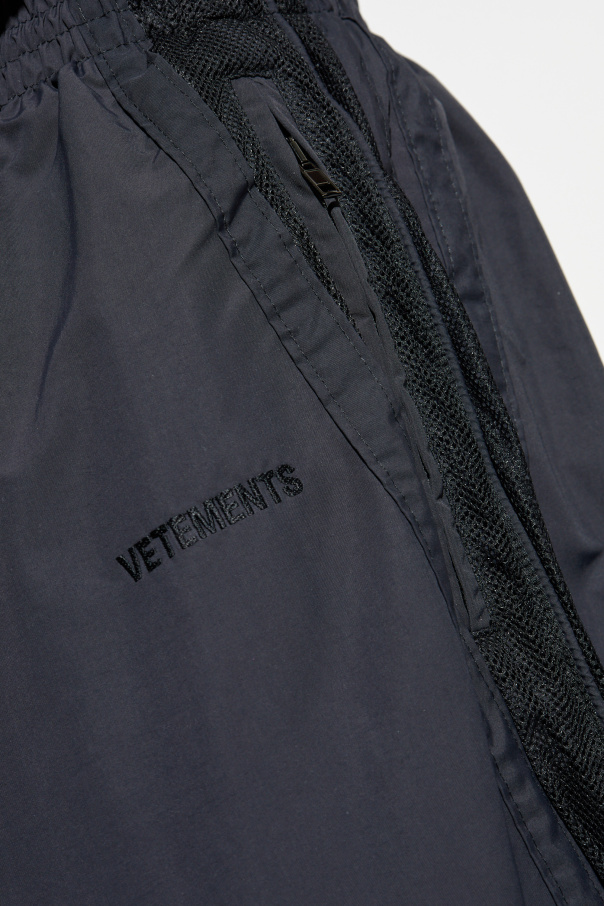 VETEMENTS Pantalones terminados con bajo ajustable