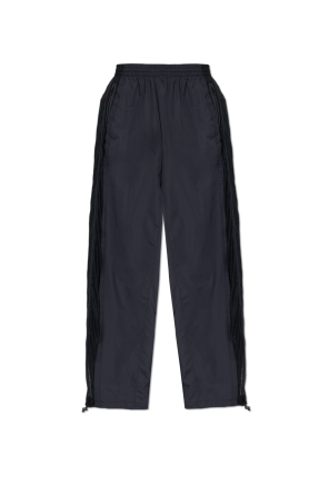 Trousers finished with an adjustable drawstring