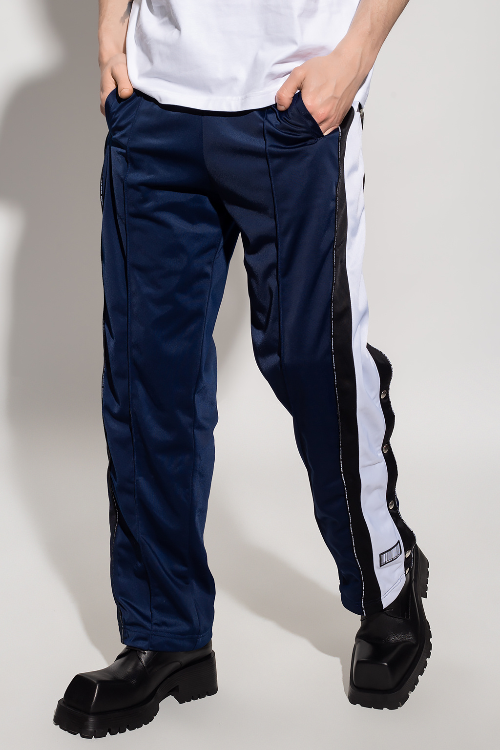 VTMNTS Trousers with side stripes