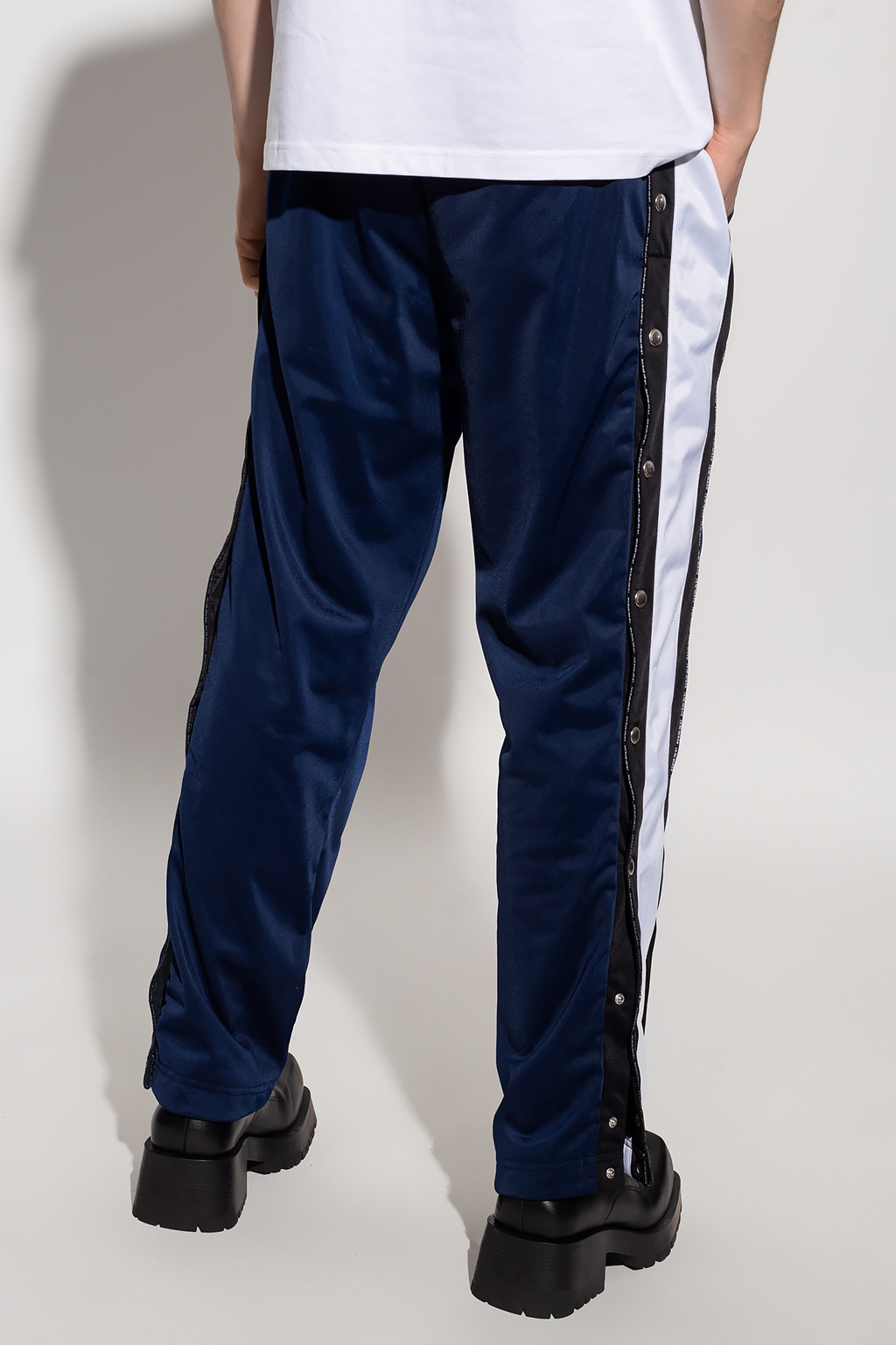 VTMNTS Trousers with side stripes