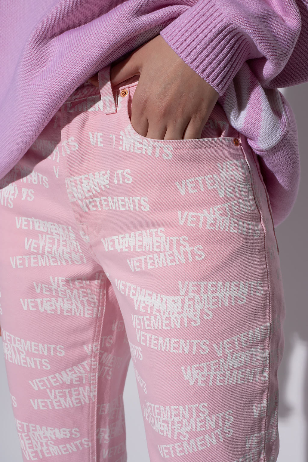 VETEMENTS Jeans with logo