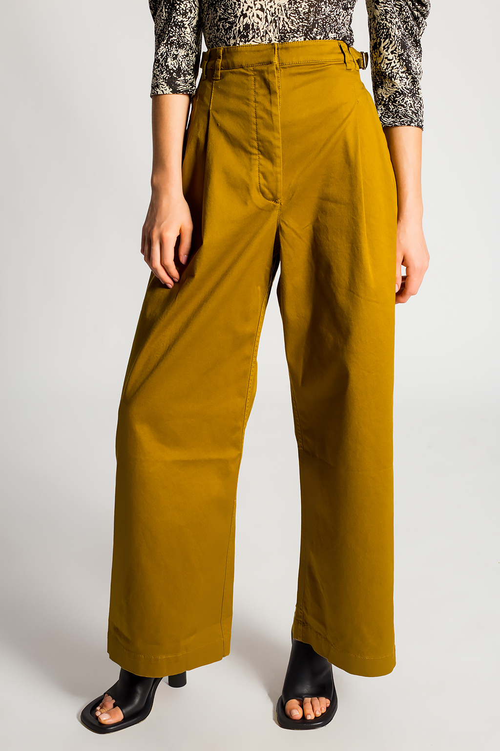 Ce sont des jeans traditionnels High-waisted trousers