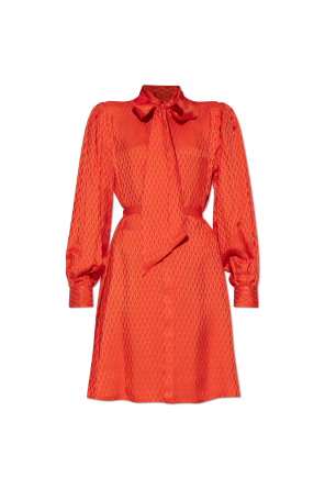 Vestido con cinturón en la cintura