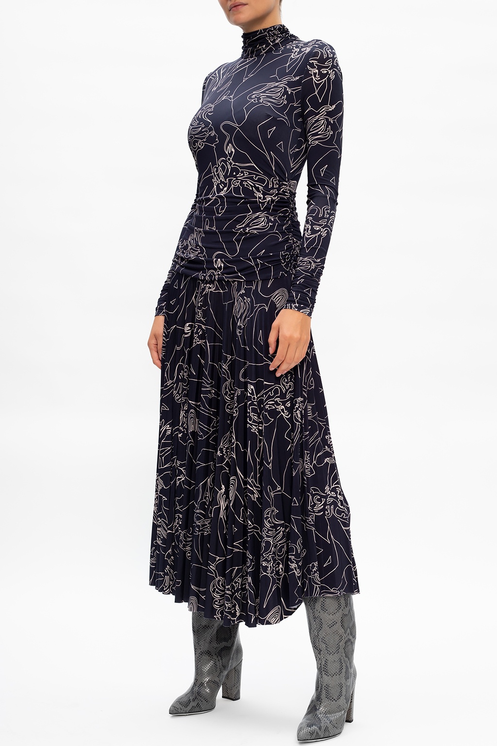 Patterned dress with long sleeves 