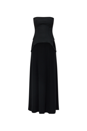 Vestido con los hombros descubiertos