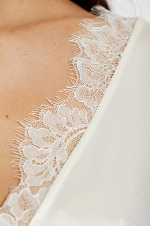 Ganni Vestido satinado con inserciones de encaje