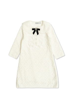 Vestido con cuello de encaje