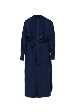 Vestido con cinturón en la cintura