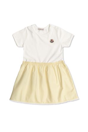 Vestido con parche de logo