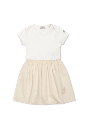 Vestido con parche de logo