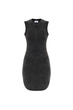 Prążkowana sukienka