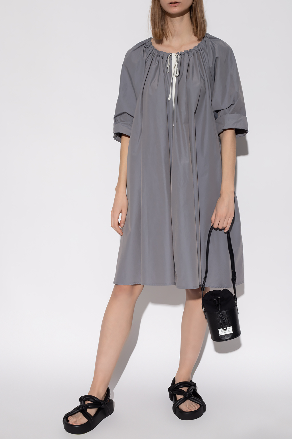 Elevate your little black dress collection with the Loose-fitting dress