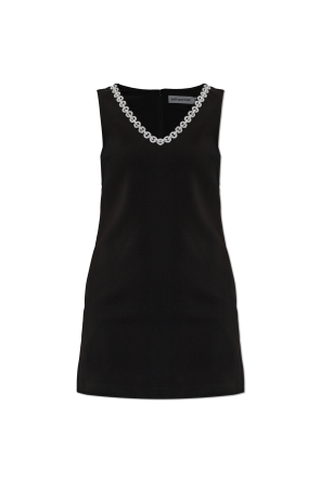 Vestido con cristales brillantes en el escote