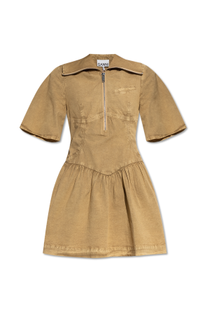 Dress with a collar