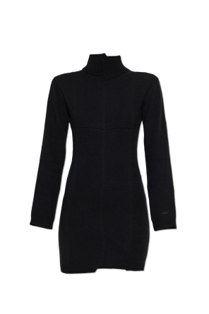 Vestido con cuello alto