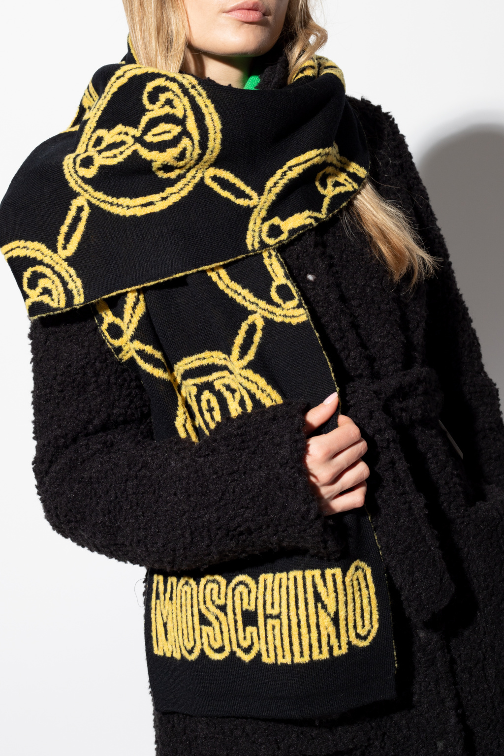 Moschino Download the latest version of the app