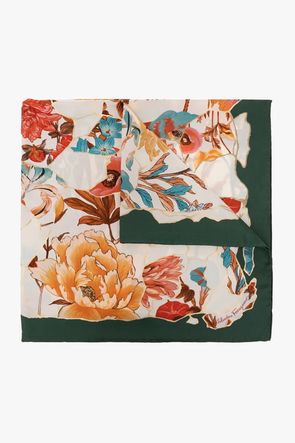 Silk shawl od FERRAGAMO