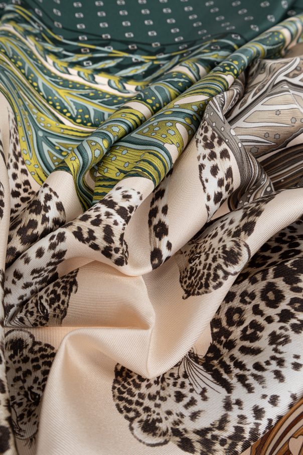 FERRAGAMO Pañuelo de seda con estampado