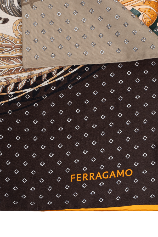 FERRAGAMO Pañuelo de seda con estampado