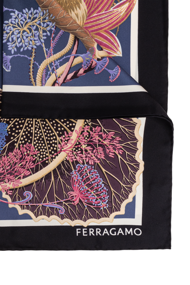 FERRAGAMO Seidenschal mit Print