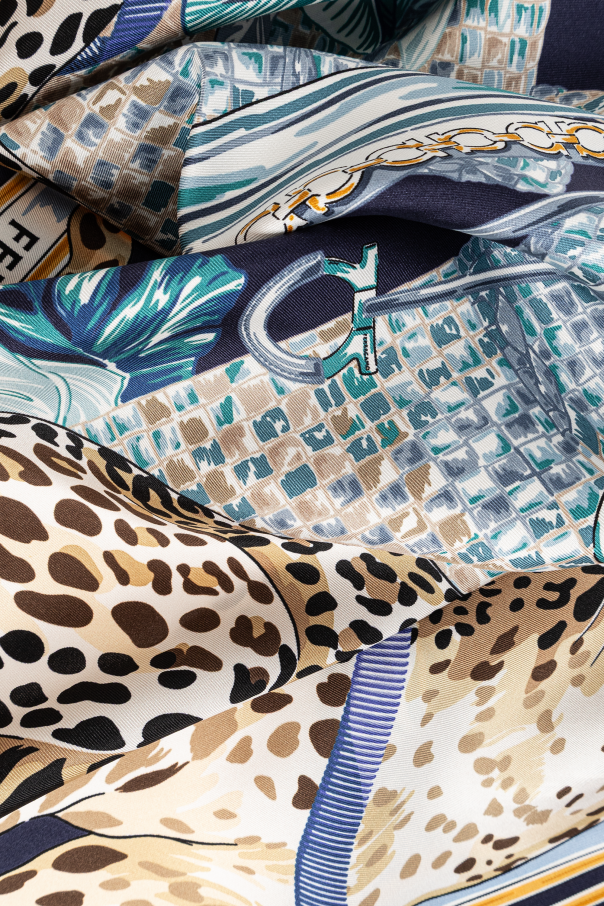 FERRAGAMO Lenço de seda com estampado