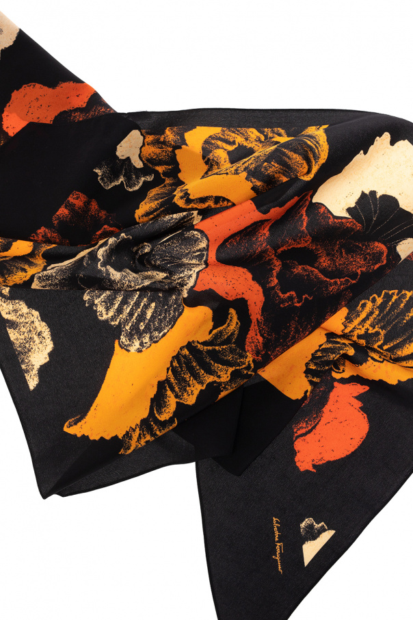 FERRAGAMO Scarf with ‘Poppy‘ print