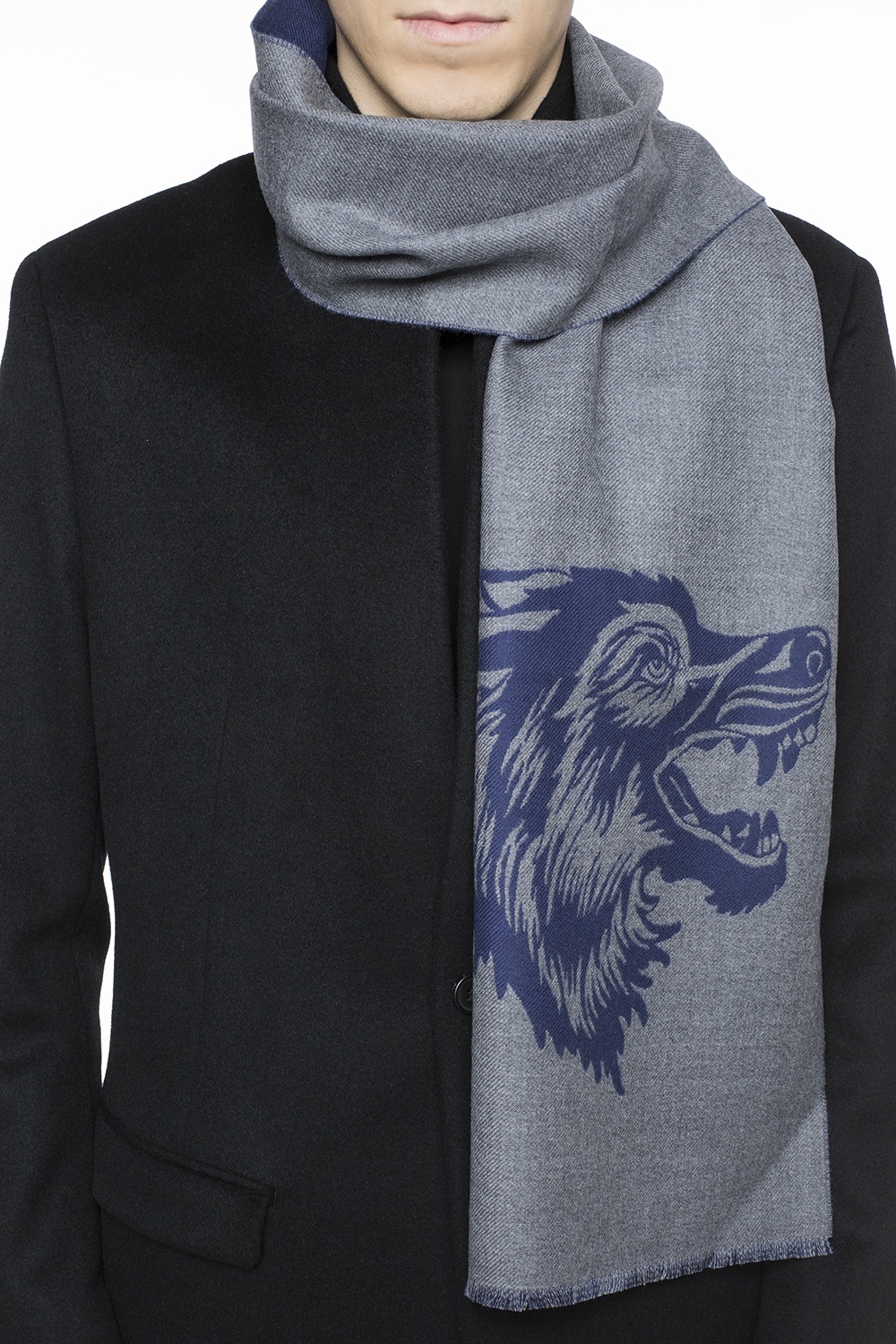 gucci wolf scarf