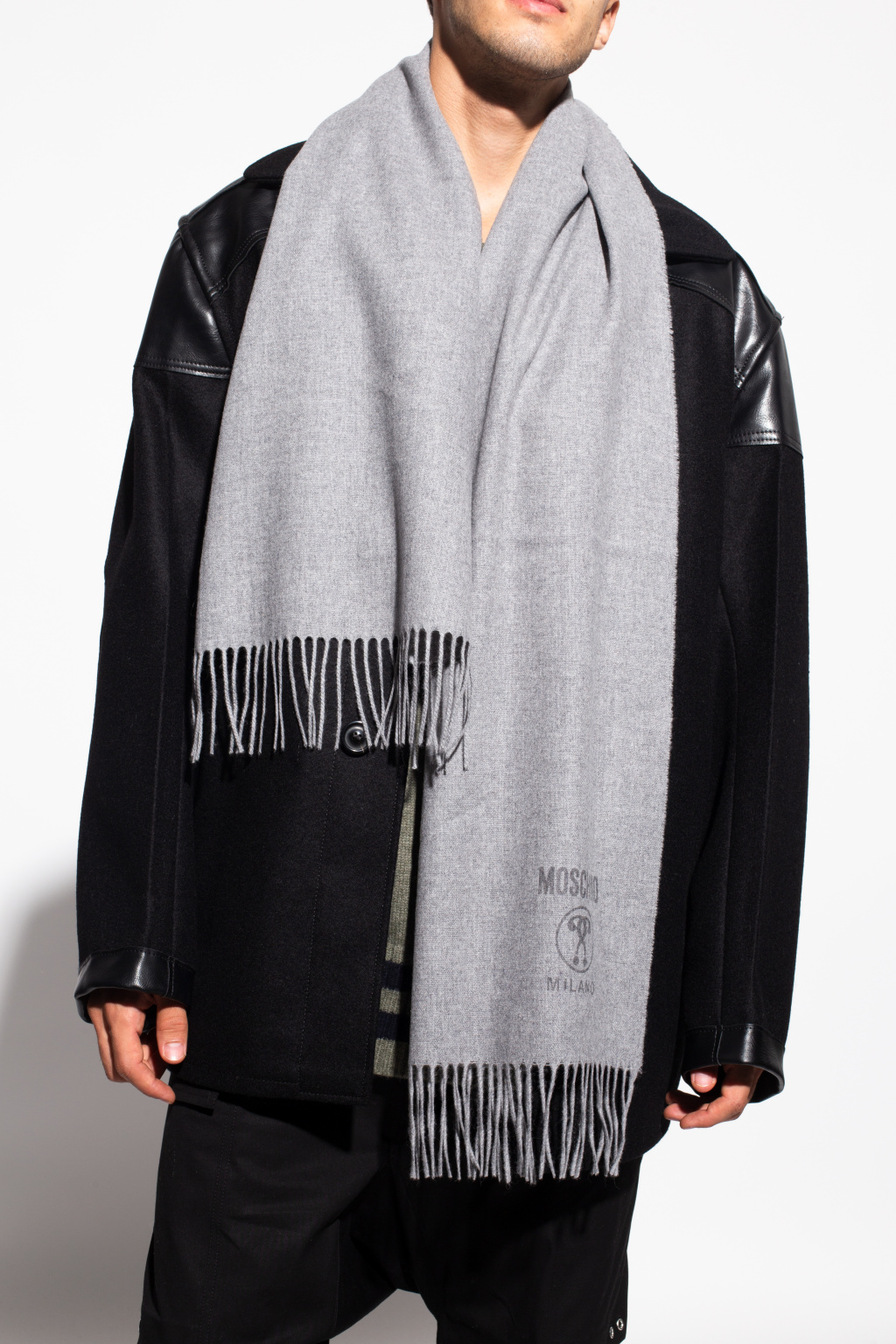 for Men Grey Moschino Logo-print Detail Scarf in Grey Mens Accessories Scarves and mufflers 