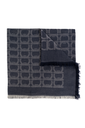 Chusta z monogramem