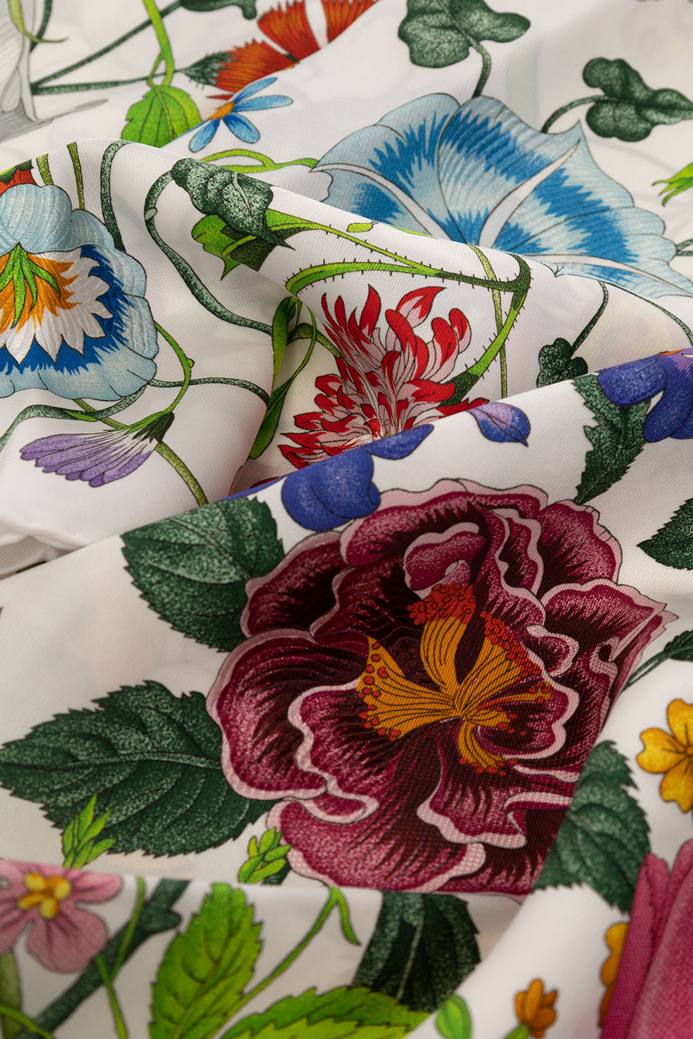 Gucci Silk shawl with floral motif