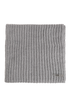Wool scarf with applique