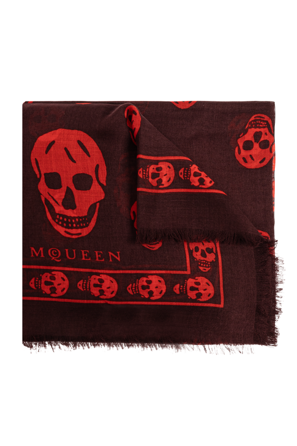Scarf with a characteristic skull motif od Alexander McQueen