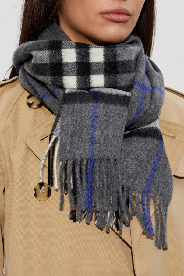 Burberry Wool scarf "Giant