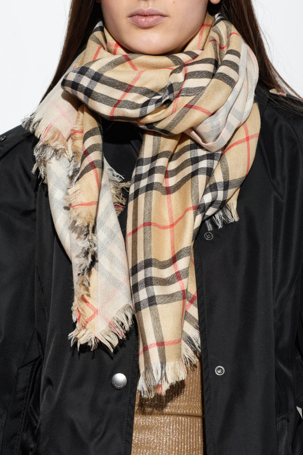 Burberry Cachecol com acabamento cru